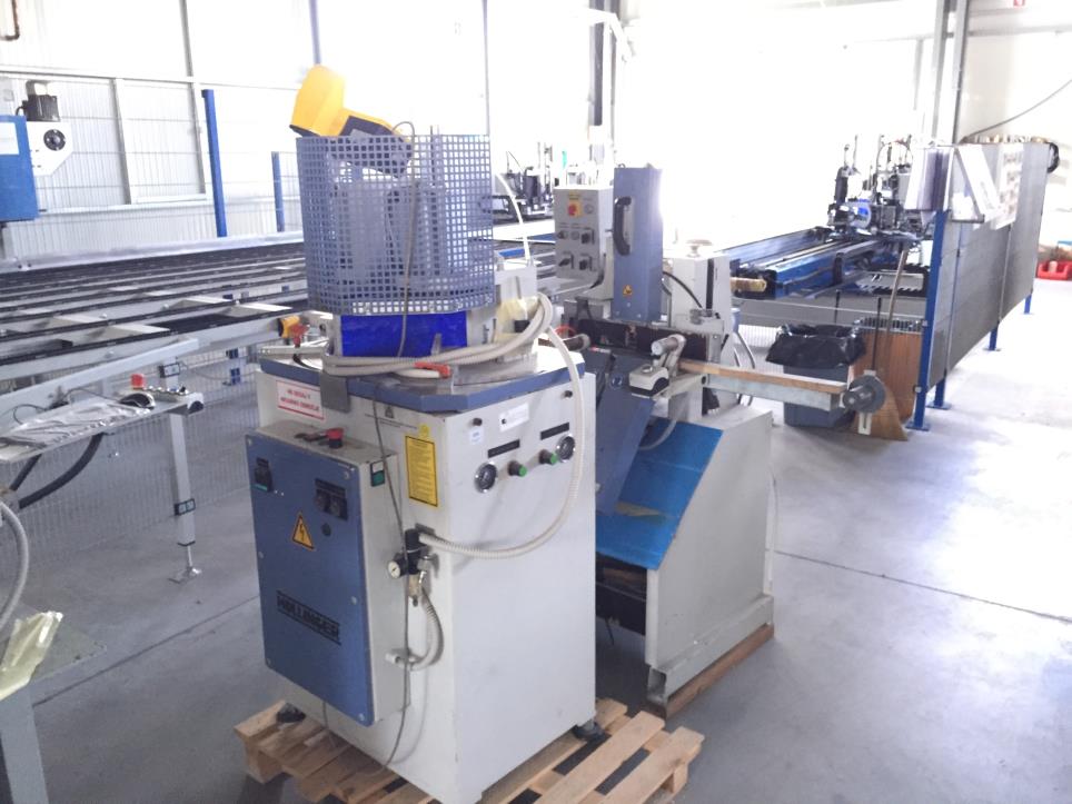 
Máquinas para a produção de perfis de alumínio, PVC e madeira
-1