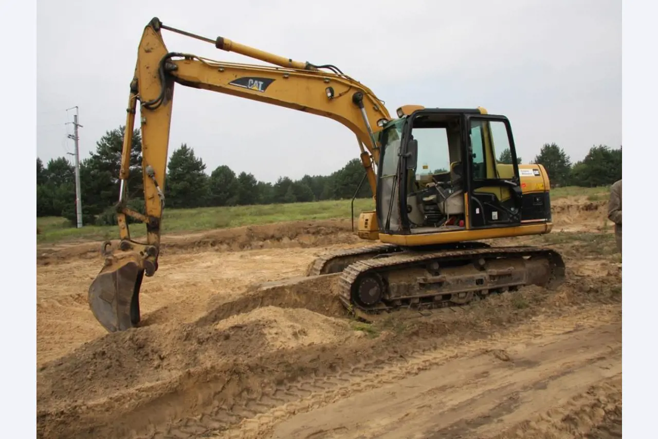 rabljeni gradbeni stroji (bagri, kolesni nakladalniki itd.)-1