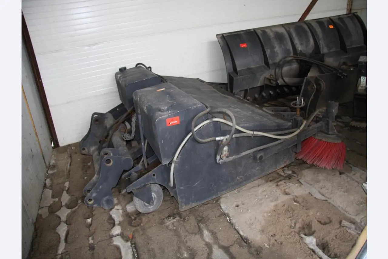 machines de construction d'occasion (pelles, chargeuses sur pneus, etc.)-1