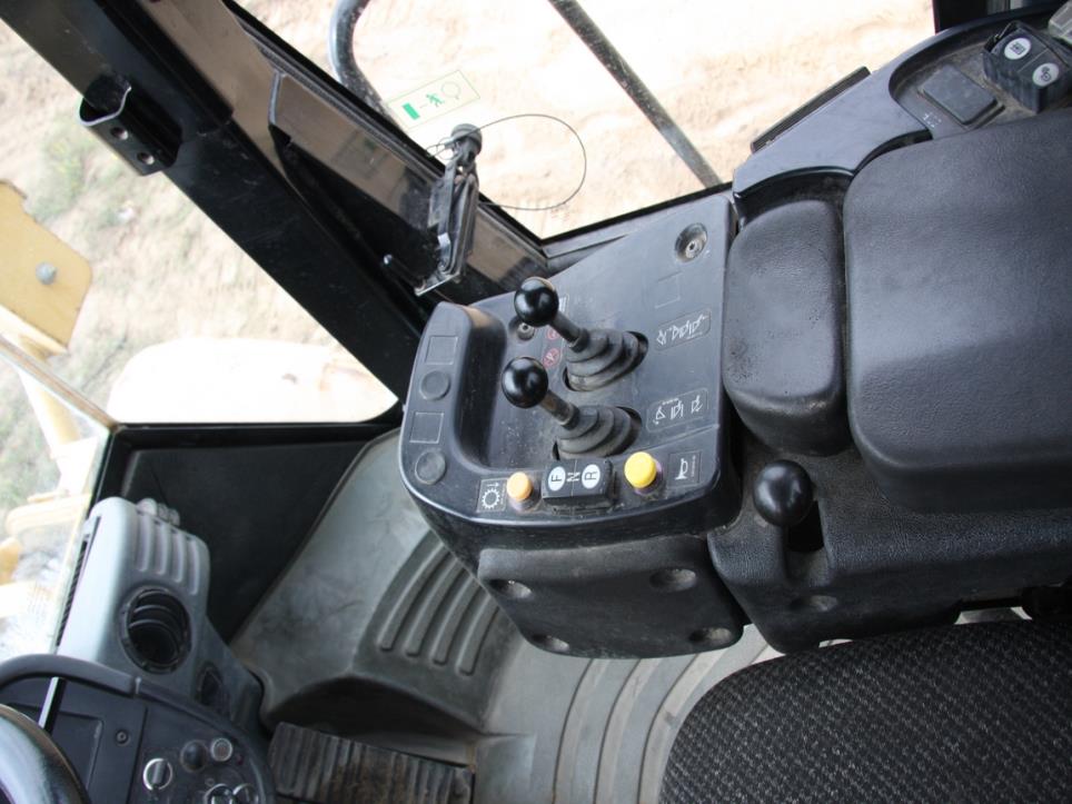 Máquinas de construção usadas (escavadoras, carregadoras de rodas, etc.)-4