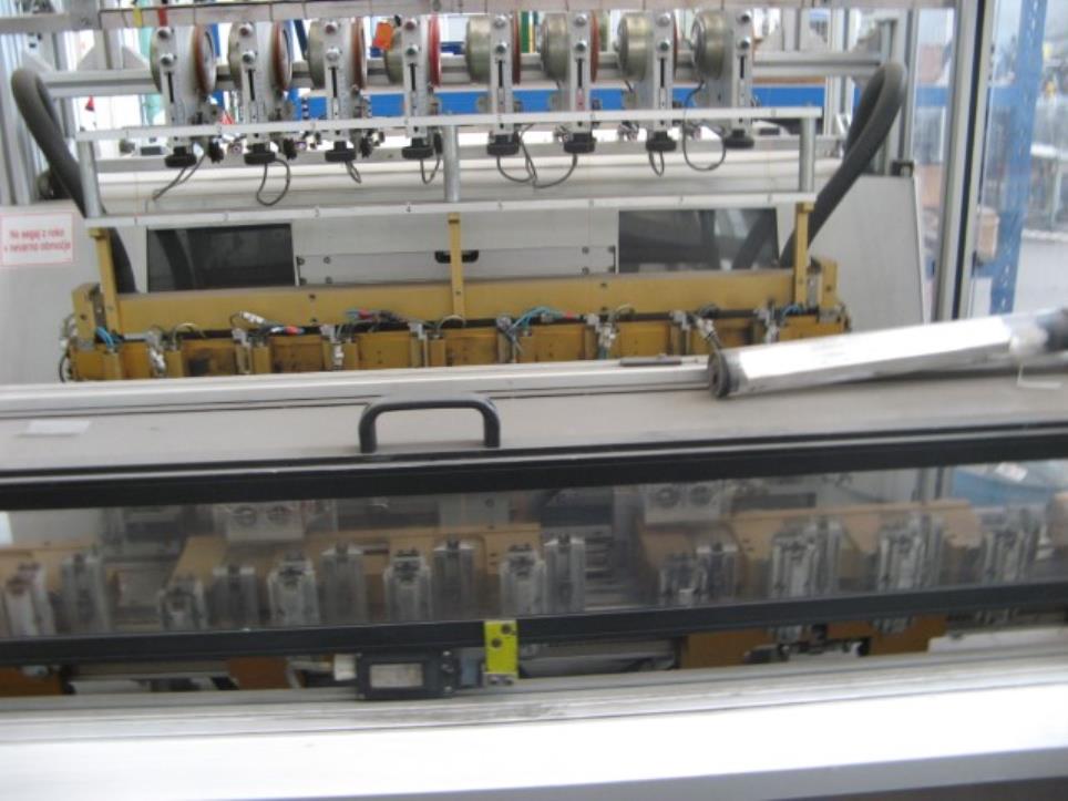 Prasy hydrauliczne, automatyczne nawijarki, suwnice i akcesoria jednej z największych na świecie firm oświetleniowych-1