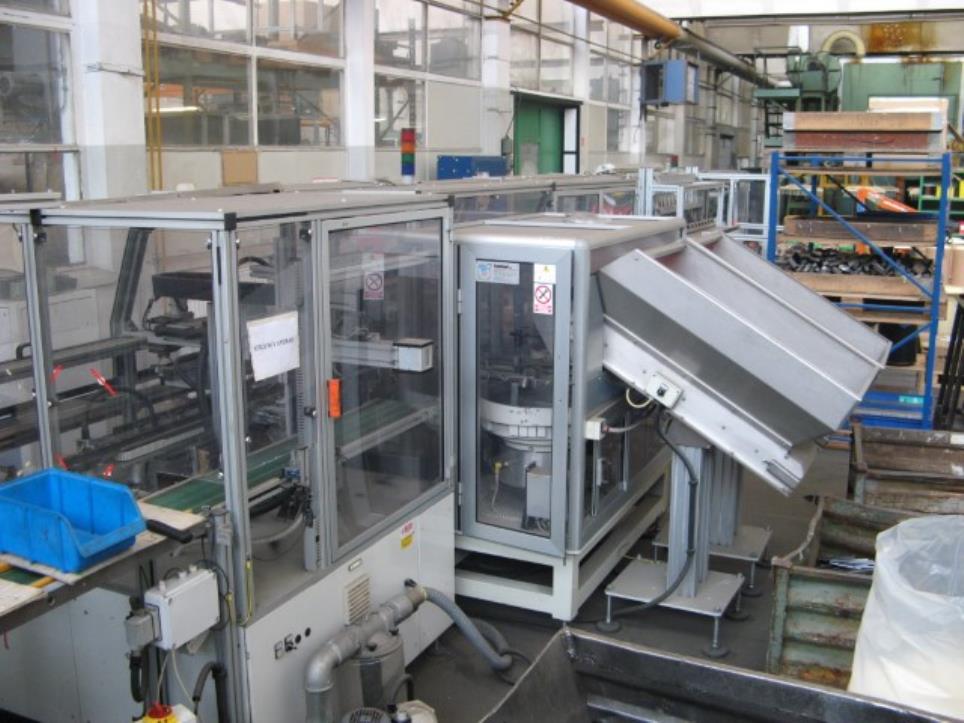 Prasy hydrauliczne, automatyczne nawijarki, suwnice i akcesoria jednej z największych na świecie firm oświetleniowych-3