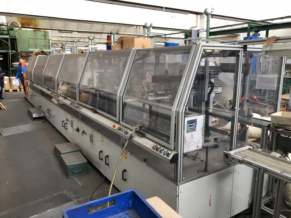 Prasy hydrauliczne, automatyczne nawijarki, suwnice i akcesoria jednej z największych na świecie firm oświetleniowych-8