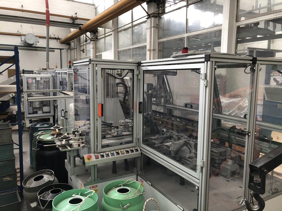 Prasy hydrauliczne, automatyczne nawijarki, suwnice i akcesoria jednej z największych na świecie firm oświetleniowych-11