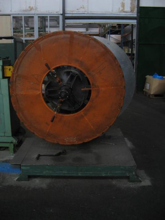 Prasy hydrauliczne, automatyczne nawijarki, suwnice i akcesoria jednej z największych na świecie firm oświetleniowych-1