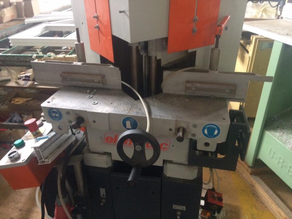 Ligne de fabrication de fenêtres en plastique-4