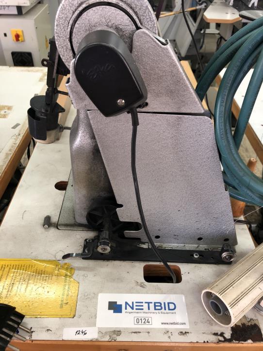 Machines à coudre, à repasser et à couper à prix réduits-4