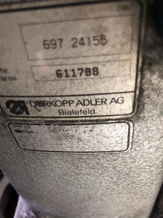 Machines à coudre, à repasser et à couper à prix réduits-2