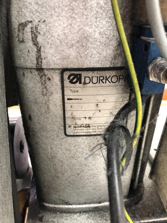 Machines à coudre, à repasser et à couper à prix réduits-2