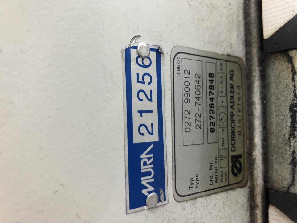 Machines à coudre, à repasser et à couper à prix réduits-3