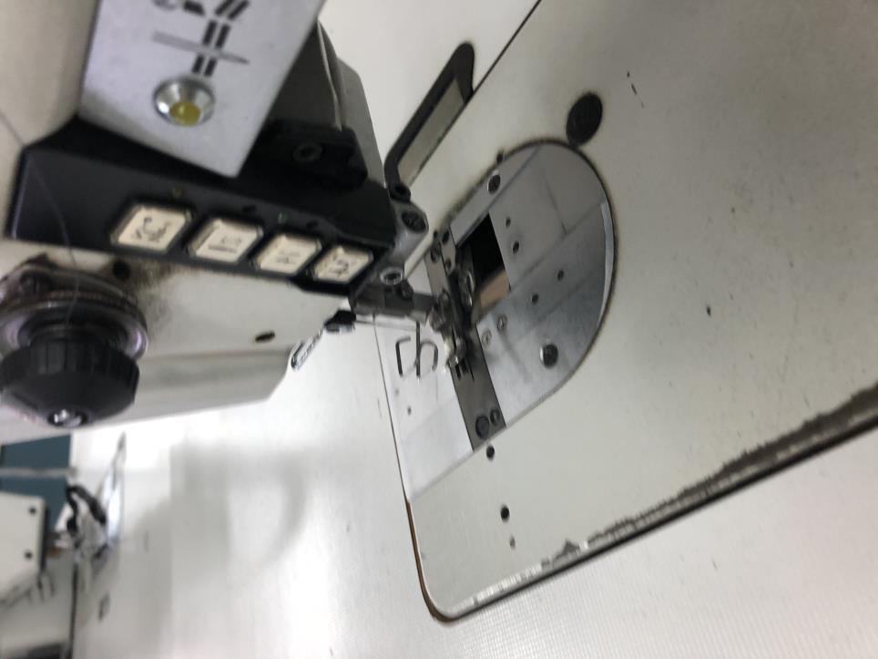 Machines à coudre, à repasser et à couper à prix réduits-4