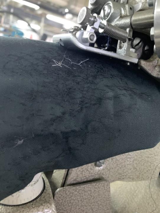 Machines à coudre, à repasser et à couper à prix réduits-3