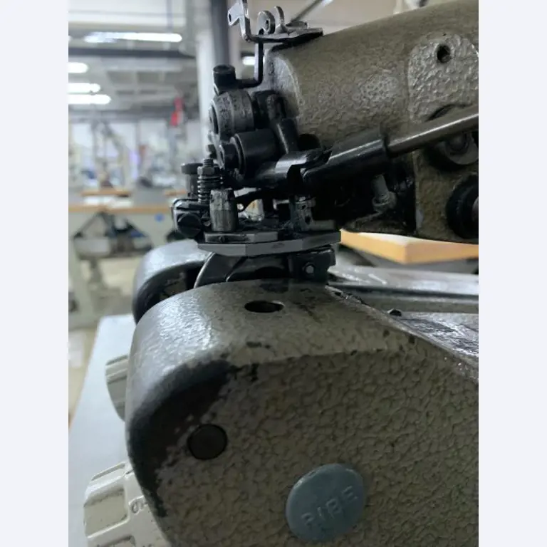 Máquinas de costura, de engomar e de corte a preços reduzidos-3