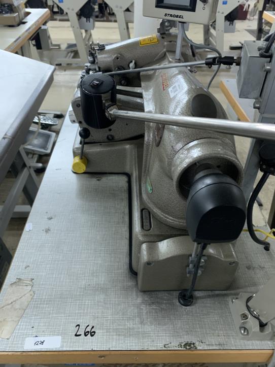 Machines à coudre, à repasser et à couper à prix réduits-1