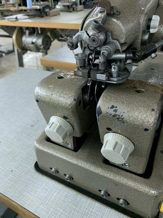 Machines à coudre, à repasser et à couper à prix réduits-3