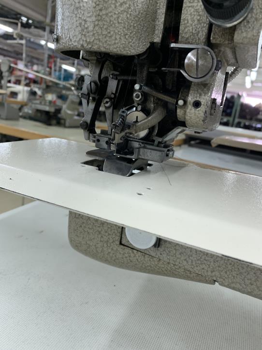 Máquinas de costura, de engomar e de corte a preços reduzidos-4