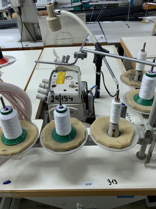 Maszyny do szycia, prasowania i cięcia w obniżonych cenach-1