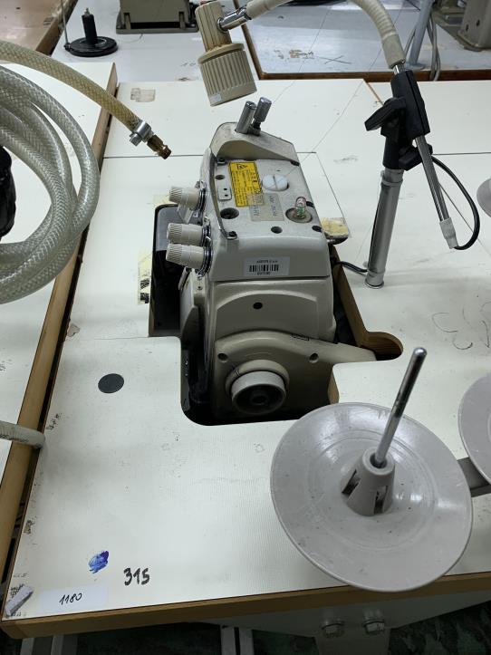 Maszyny do szycia, prasowania i cięcia w obniżonych cenach-1