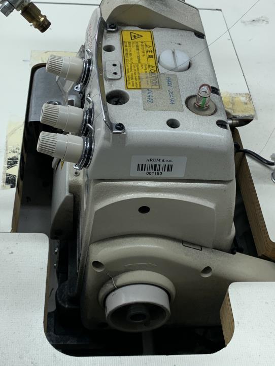 Maszyny do szycia, prasowania i cięcia w obniżonych cenach-4