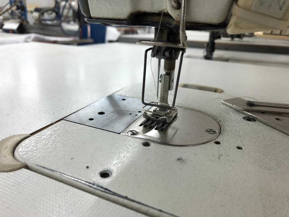 Machines à coudre, à repasser et à couper à prix réduits-4