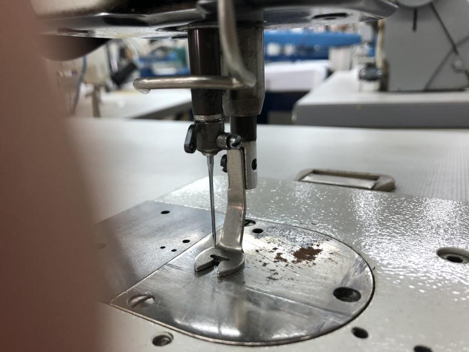 Machines à coudre, à repasser et à couper à prix réduits-4