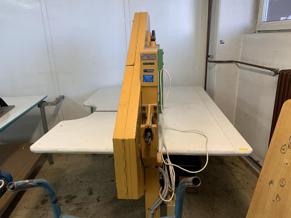 Näh-, Bügel- und Schneidemaschinen zu reduzierten Preisen-5