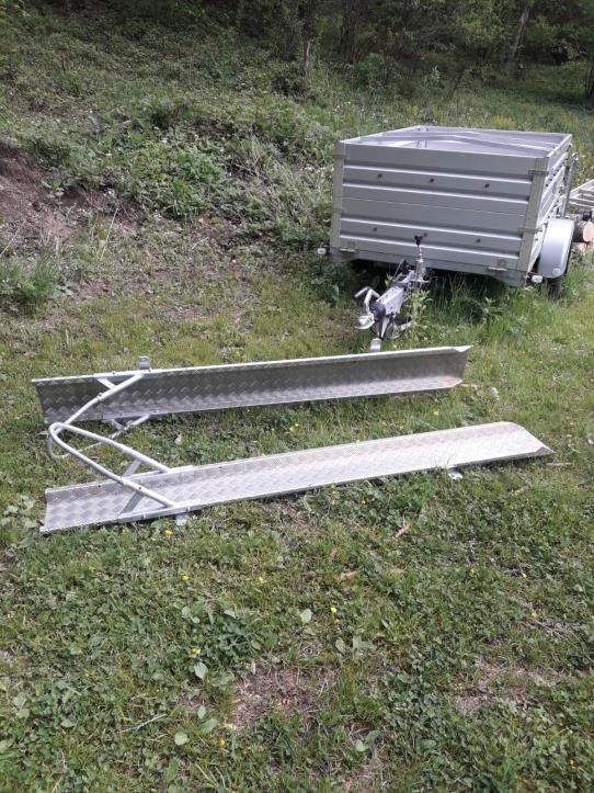 Véhicules, équipement de bureau, stocks et domaines Internet-1