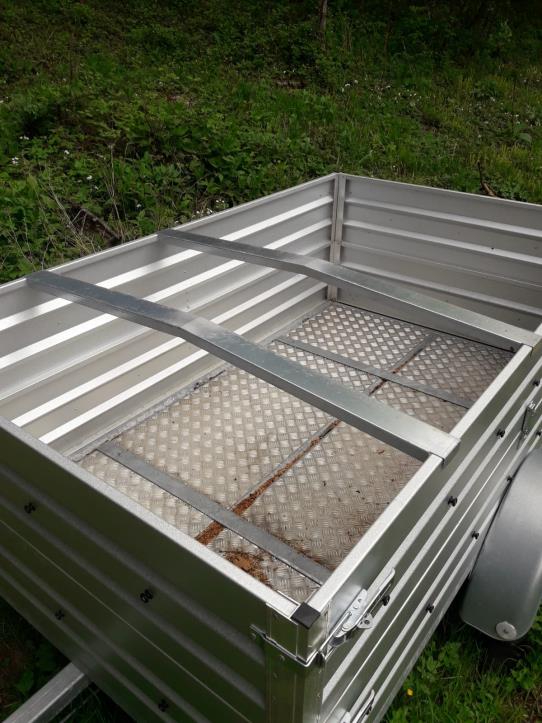 Véhicules, équipement de bureau, stocks et domaines Internet-3