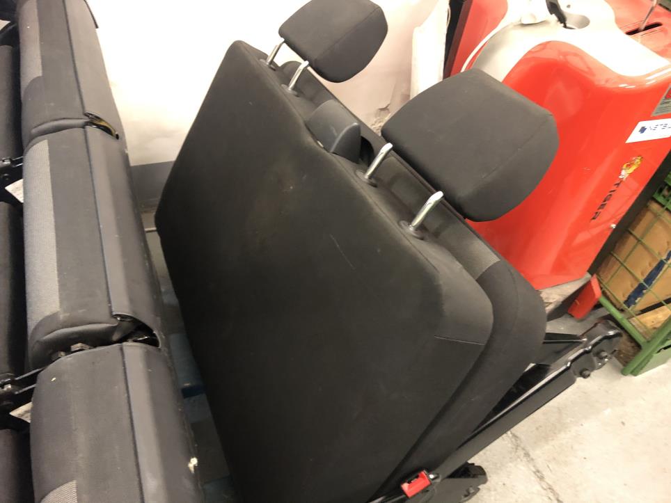 Véhicules, équipement de bureau, stocks et domaines Internet-7