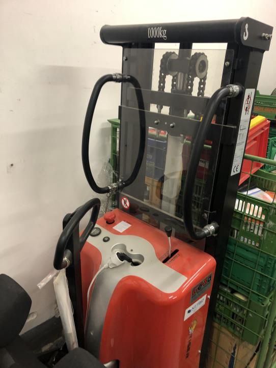 Véhicules, équipement de bureau, stocks et domaines Internet-1