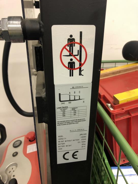 Véhicules, équipement de bureau, stocks et domaines Internet-2