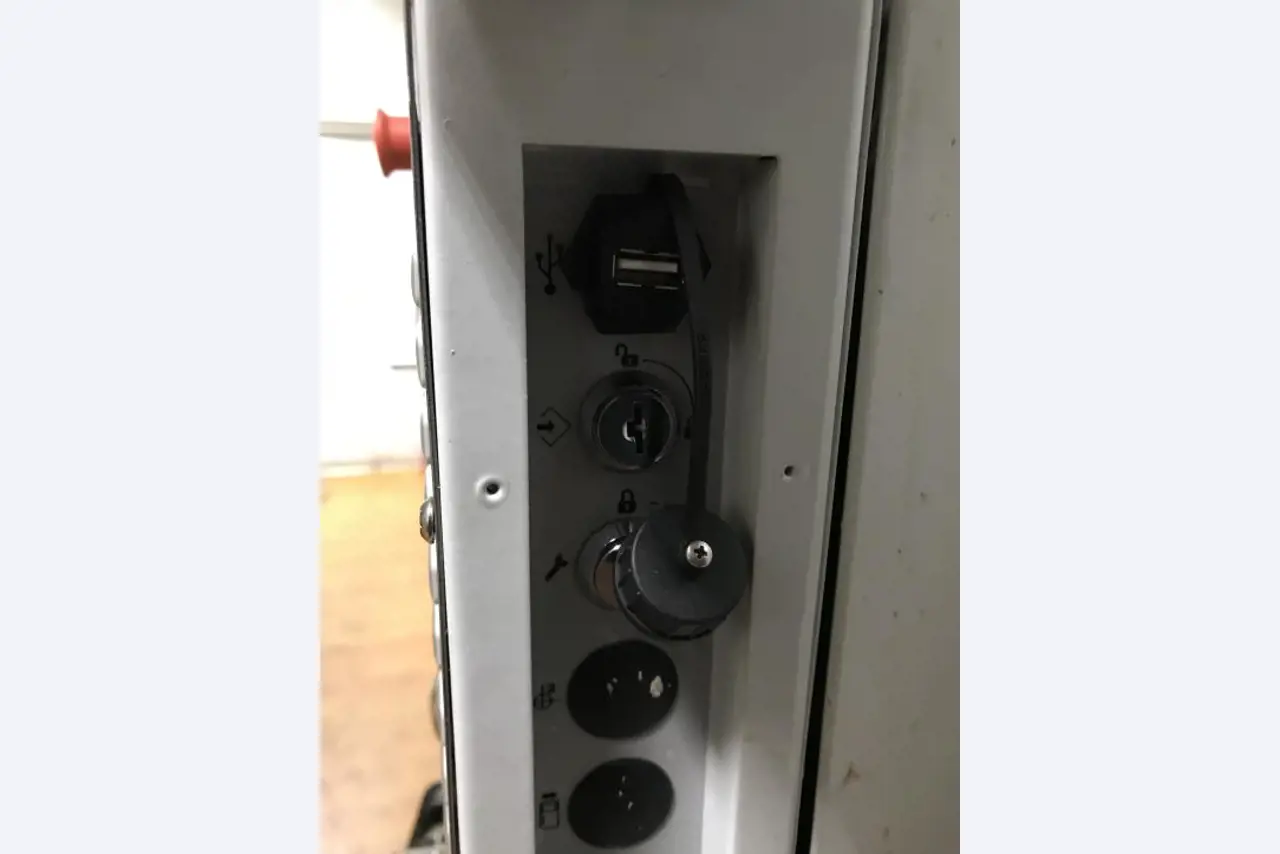 Used machining center, HAAS-32