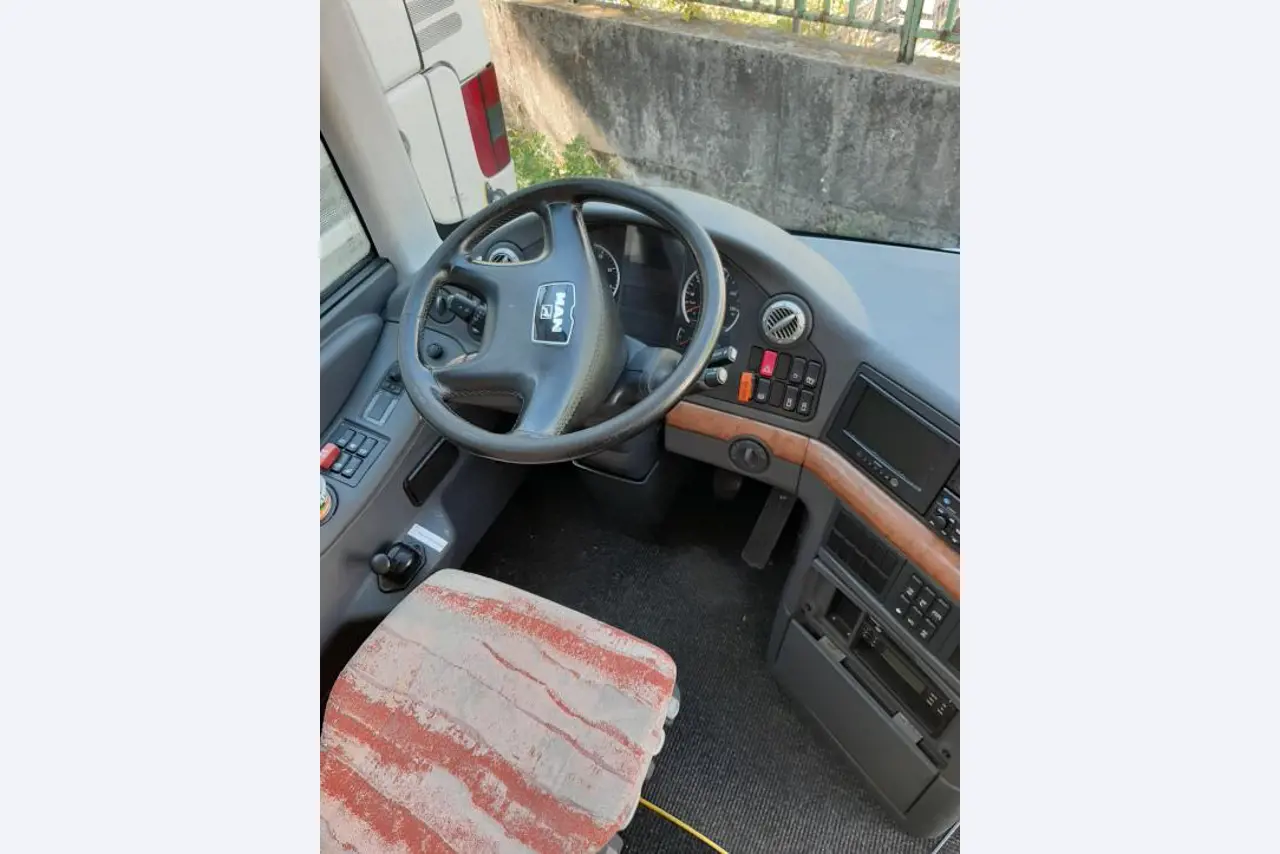 Dobro vzdrževan avtobus MAN-9