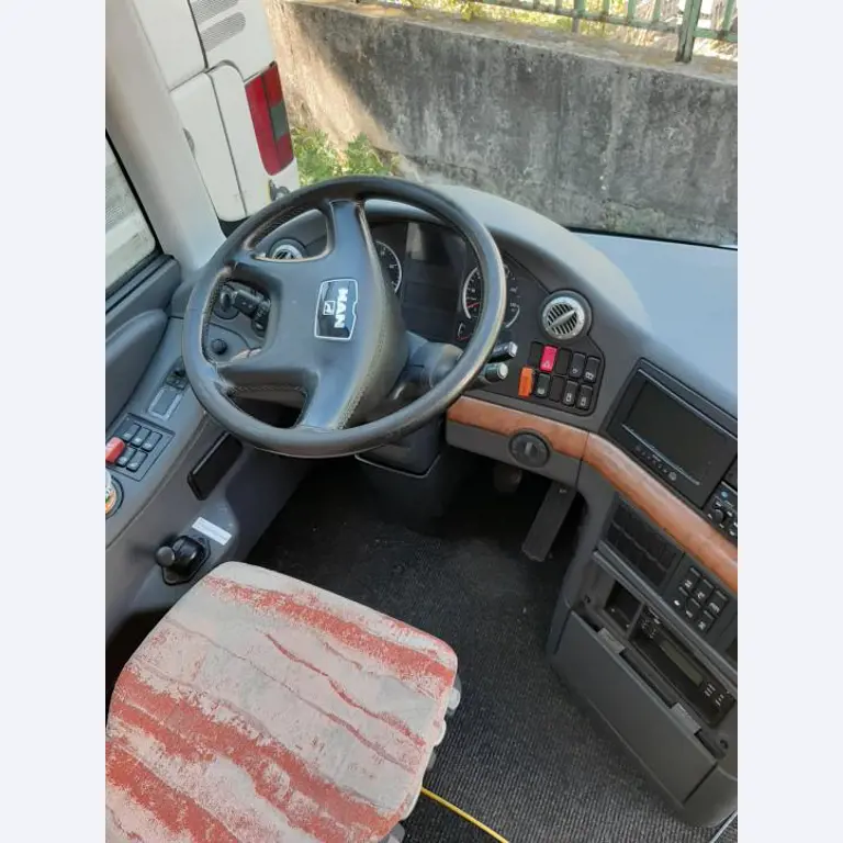 Dobro vzdrževan avtobus MAN-9