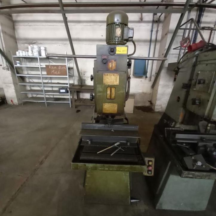 Maschinen und Einrichtungen eines deutschen Metallbauunternehmens-3