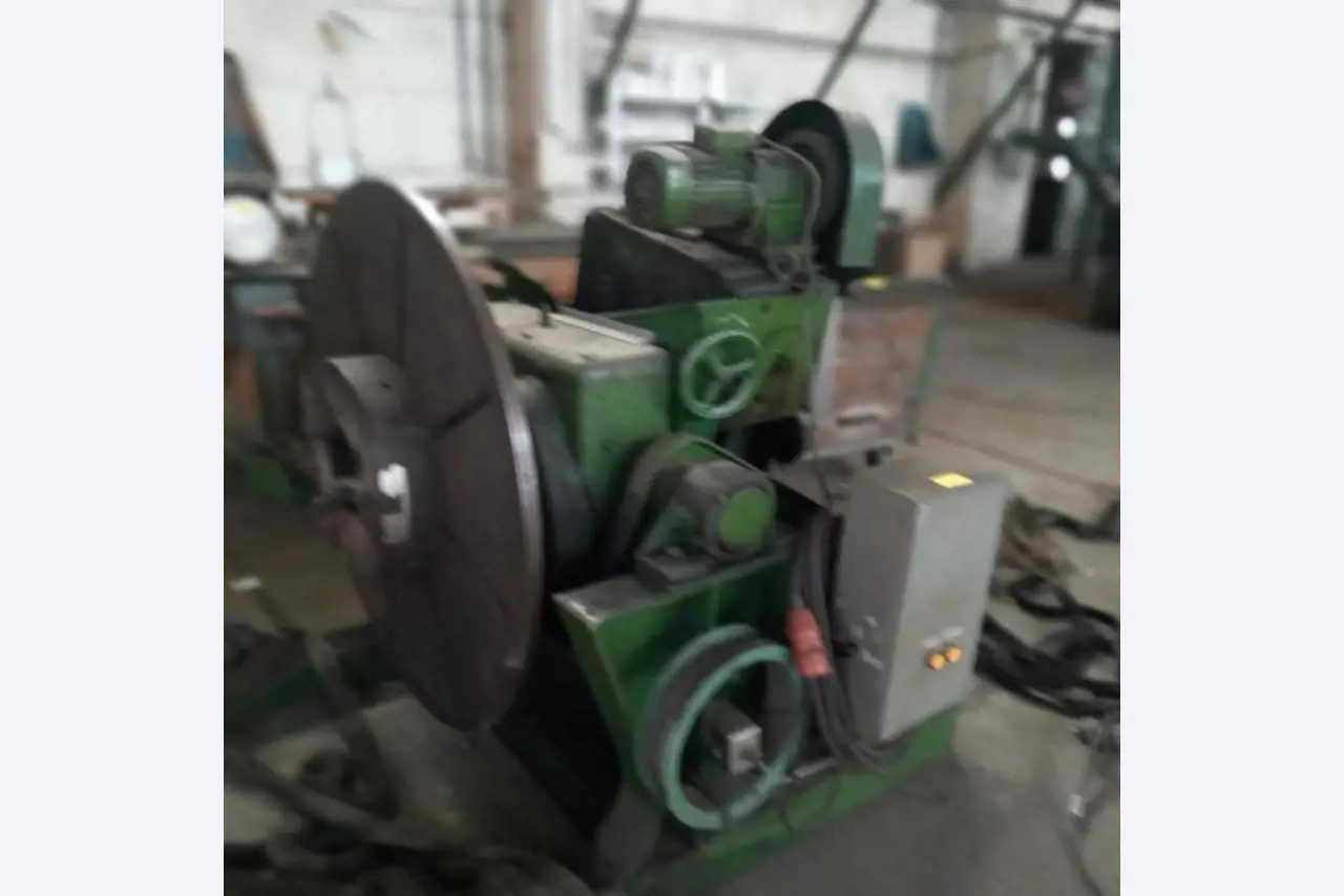 Máquinas y equipos de una empresa alemana de construcciones metálicas-1