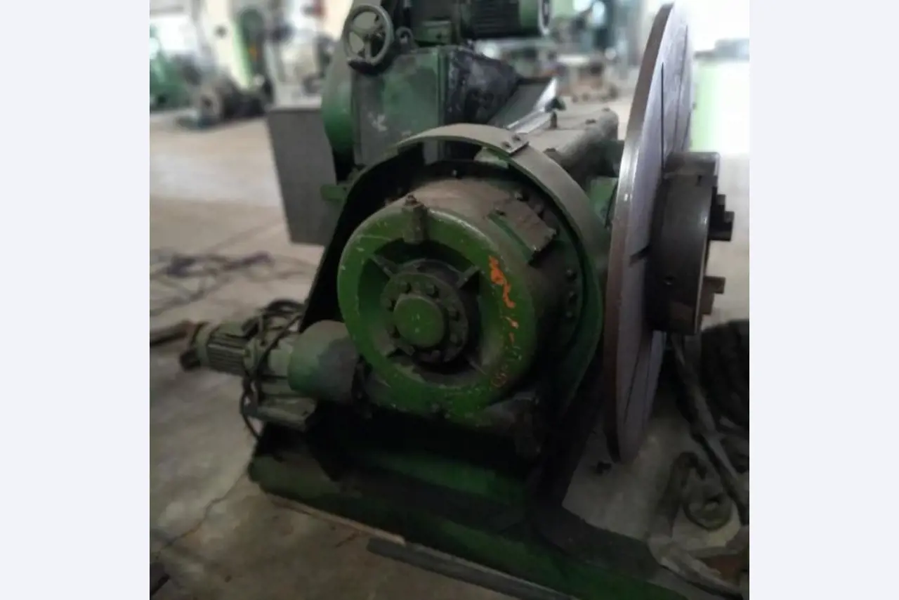 Máquinas y equipos de una empresa alemana de construcciones metálicas-3