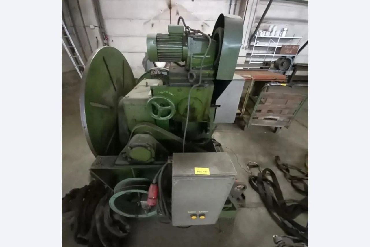 Máquinas y equipos de una empresa alemana de construcciones metálicas-4