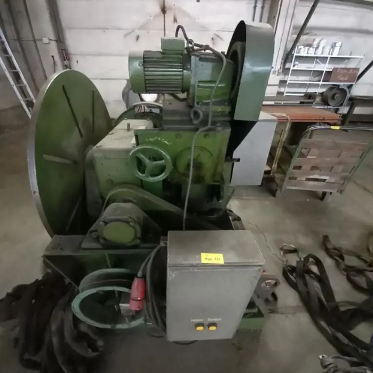 Máquinas y equipos de una empresa alemana de construcciones metálicas-4