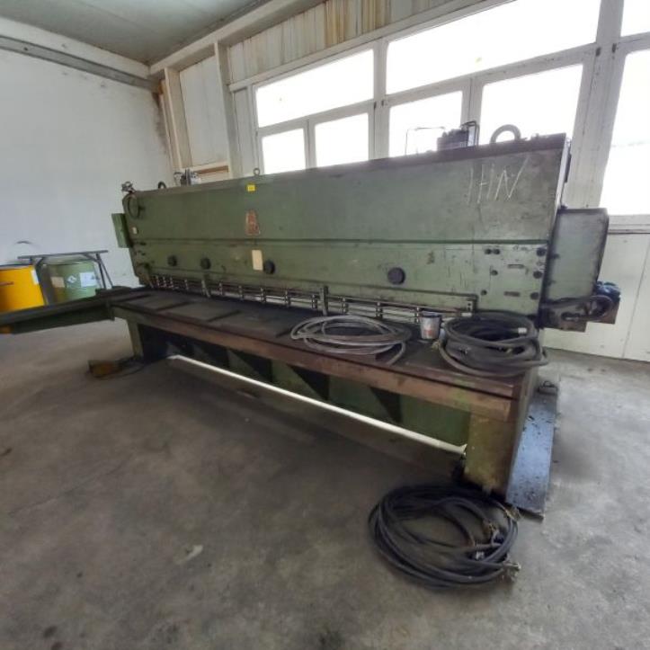 Máquinas e equipamentos de uma empresa alemã de construção metálica-2