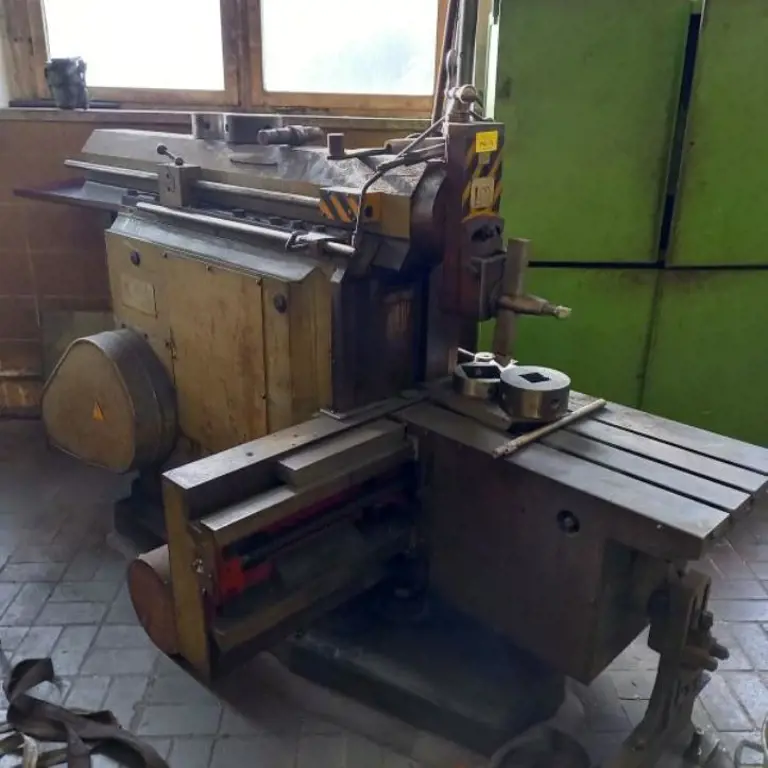 Machines et équipements d'une entreprise allemande de construction métallique-1