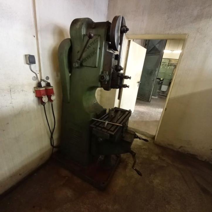 Machines et équipements d'une entreprise allemande de construction métallique-1