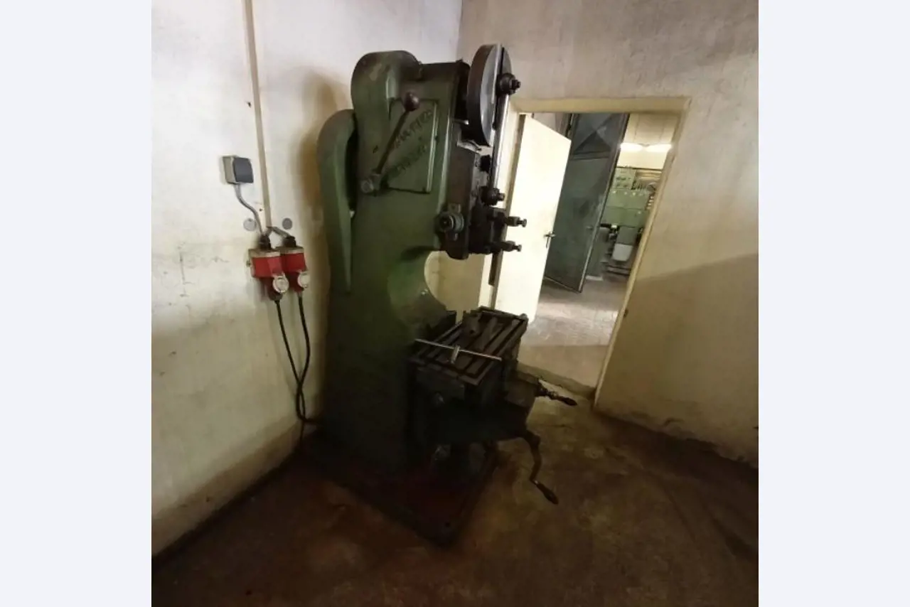 Stroji in oprema nemškega podjetja za gradnjo kovin-1