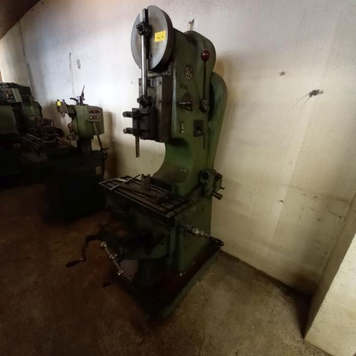 Machines et équipements d'une entreprise allemande de construction métallique-2