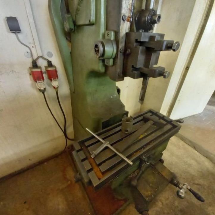 Machines et équipements d'une entreprise allemande de construction métallique-4