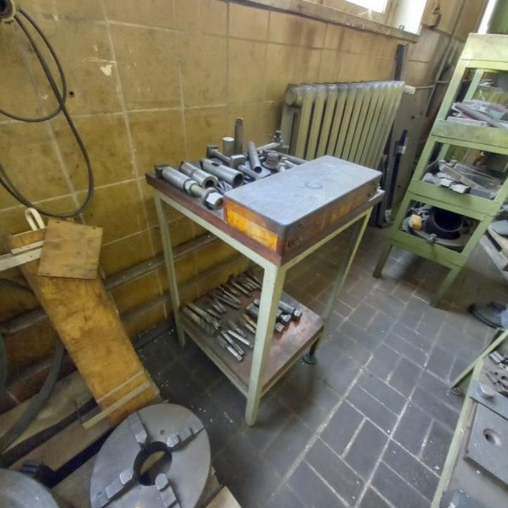 Machines et équipements d'une entreprise allemande de construction métallique-12