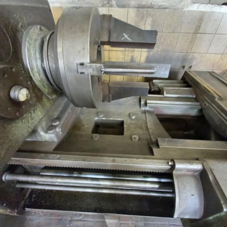 Machines et équipements d'une entreprise allemande de construction métallique-8