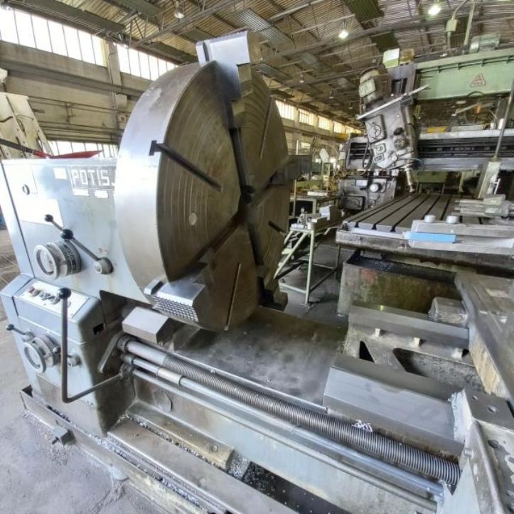 Maschinen und Einrichtungen eines deutschen Metallbauunternehmens-4