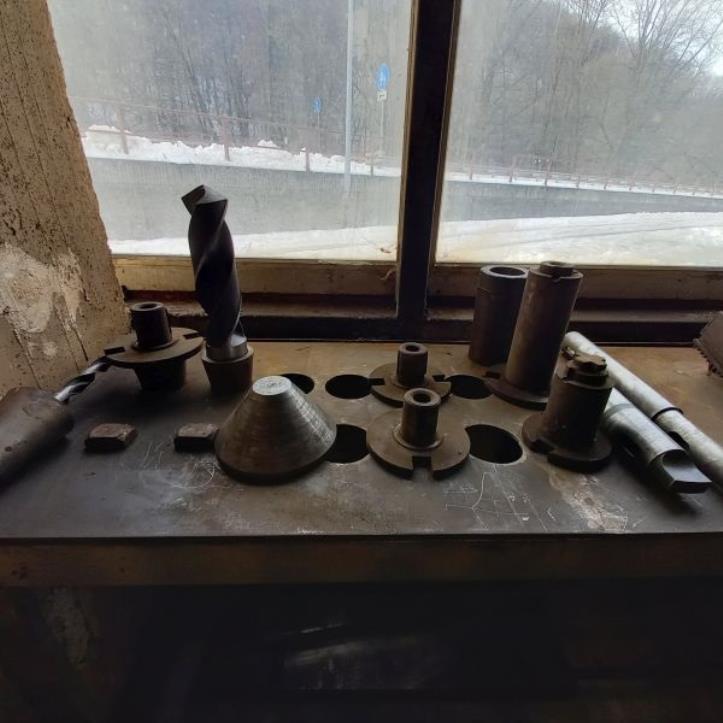 Maschinen und Einrichtungen eines deutschen Metallbauunternehmens-2