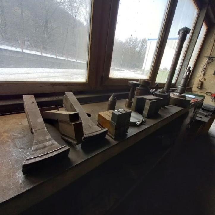 Maschinen und Einrichtungen eines deutschen Metallbauunternehmens-9